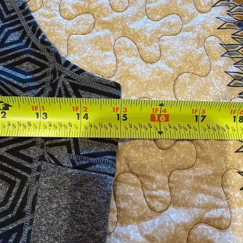 Umbro Black and White Women's Geometric Tank Top. Fitted