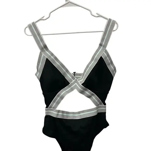 Dolce Vita Fast Lane Blair Cutout One