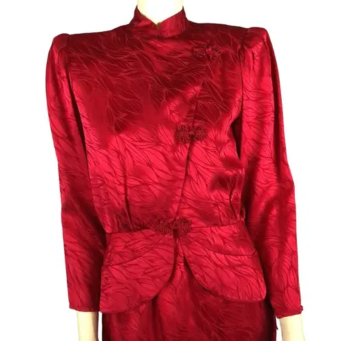 Vintage Argenti 100% pure Silk red skirt suit with asymmetrical closing size 6