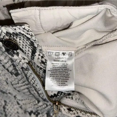 Pam & Gela Snake Print Shorts Lace Up Back Cotton Blend Women’s Size 25