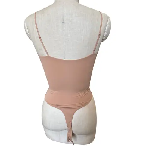 SKIMS NWT Fits Everybody Cami Thong Bodysuit in Ochre Beige Size Medium