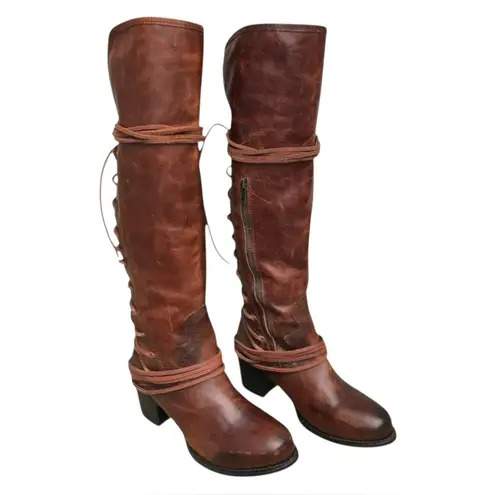 Freebird Coal Tall distressed finish leather in Brown/Cognac. SZ.9 Brown