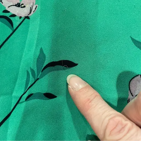 Cute Tahari Woman 1X avocado cherry blossom flowy 3/4 sleeve top v