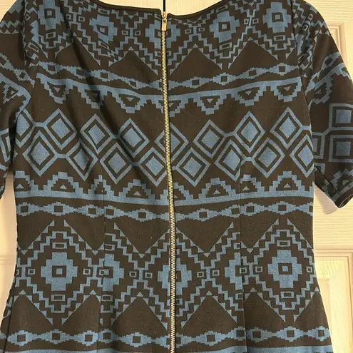 Tahari by ASL Blue & Black Shapes Short