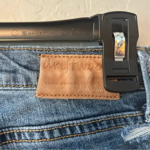 Driftwood Jeans Marilyn floral embroidered jeans size 26