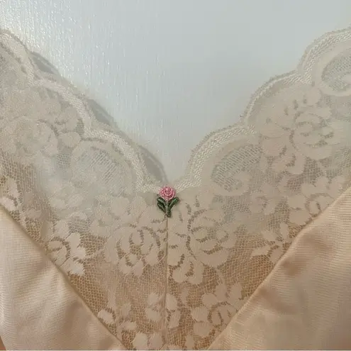 Maidenform Vintage Chantilly Lace Trim Bodysuit