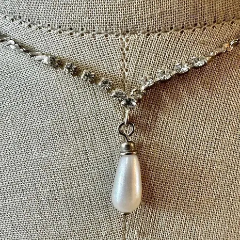 Vintage faux pearl rhinestone V tear drop dangle necklace silver tone