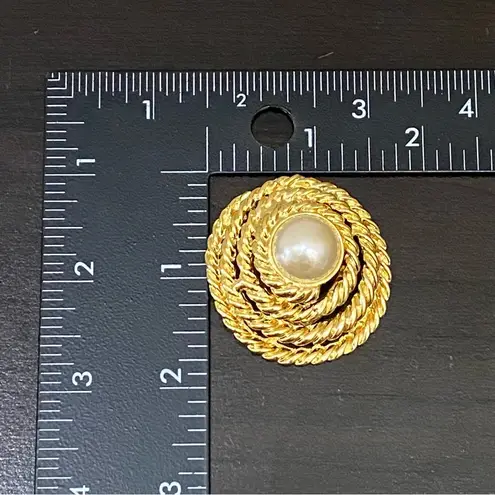 Vintage Unsigned Large Faux Pearl Twisted Rope Gold