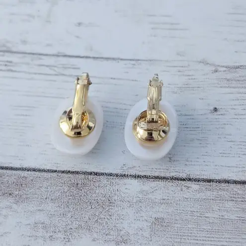 Vintage Clip On Earrings Cream Pearlescent Chunky 0.75"
