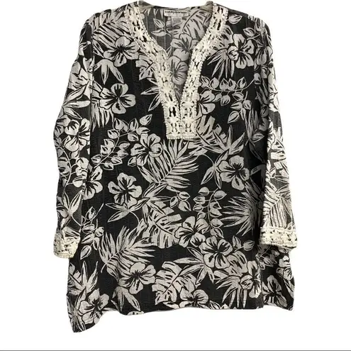 Cathy Daniels , Women’s top, Size Large, Gray & White Floral, 3/4 length sleeves - Image 2