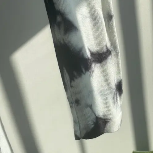 Sweet Romeo Light Weight Tie Dye shredded cardigan White Black Sweater Medium