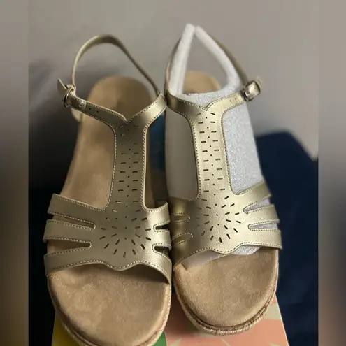 Easy Street Women's Dorinda Wedge Sandals