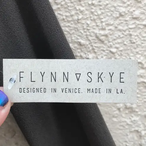 Flynn Skye Alyssa women’s dark green bell sleeve V-neck cropped top size small S