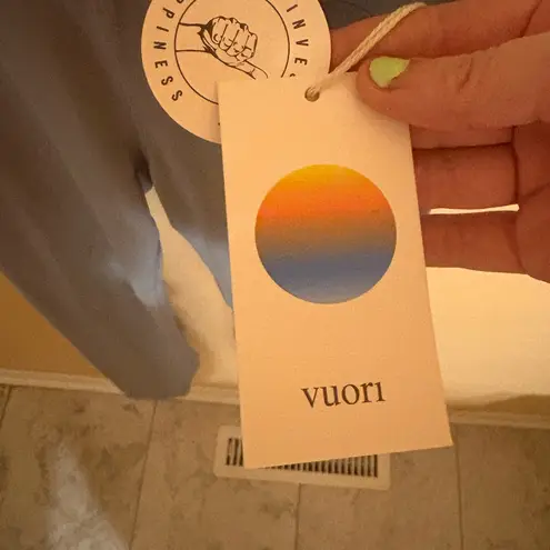 Vuori NWT  AllTheFeels Leggings in Sea Glass