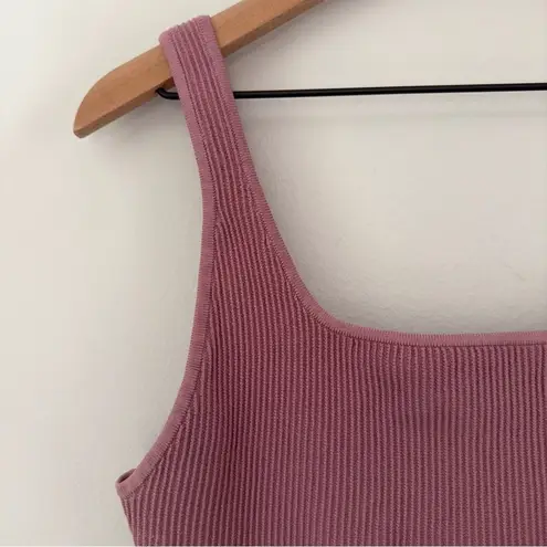 Babaton Aritzia Sleeveless Crop Top Ribbed Athletic Stretch Nylon Spandex Active