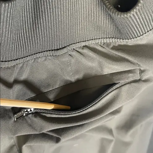 Athleta  Brooklyn ankle pants size 6T
army green