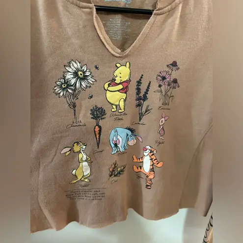 Disney Pre-Owned LG  Winnie the Pooh Cropped Crewneck