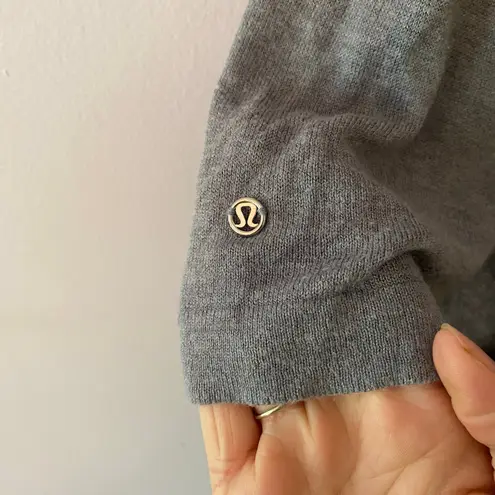 Lululemon Gray Be Me Tee Short Sleeve Sweater Flowy Top Women's size Small