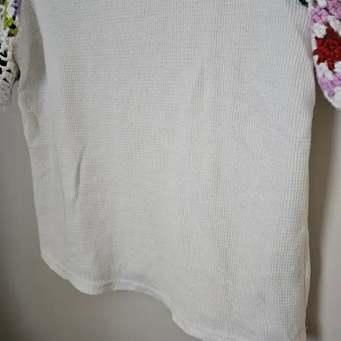 Emery Rose Top Blouse White Crochet Short Sleeves Colorful Cute Neutral Size M