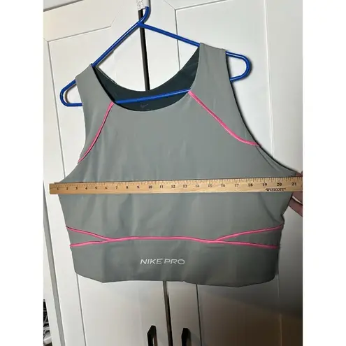 Nike  Pro Women's Plus Size 2X Grey Dri-Fit Medium Support Sports Crop Top‎