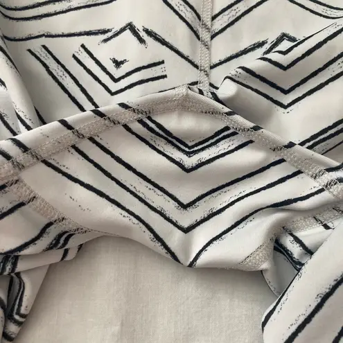 Buffbunny Graphic Striped Leggings Size Medium White Black