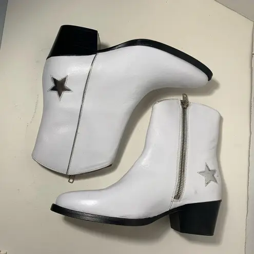 Thursday boot Company, white and silver ankle, cowboy boots with star. 6.5