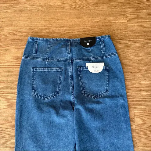 Denim Blvd . High Waisted Mom Jeans, Front Seam Detail, Junior’s Size 9