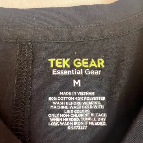 Tek Gear NWOT  Solid Black Round Hem V-Neck Workout T-Shirt Size Medium