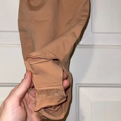 SKIMS SCULPTING BODYSUIT WITH SNAPS in Ochre S/M