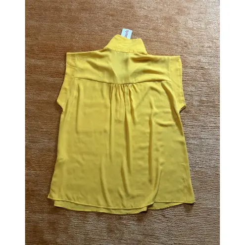 NWT Everleigh Yellow Collared Sleeveless Blouse Pocket Detail Women’s Size XL