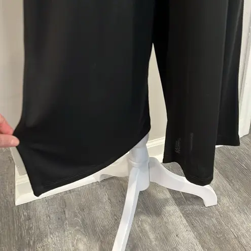 GILLI NWOT black wide leg v neck spaghetti strap light weight jumpsuit