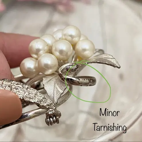 Vintage Unsigned Faux Pearl 3D Flower Brooch