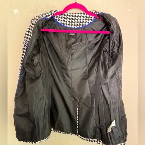 T Tahari Black & White Houndstooth Collarless Single Button Blazer