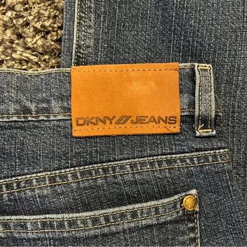 DKNY 💙NWT  HIGH RISE STRAIGHT LEG JEANS SIZE 8💙