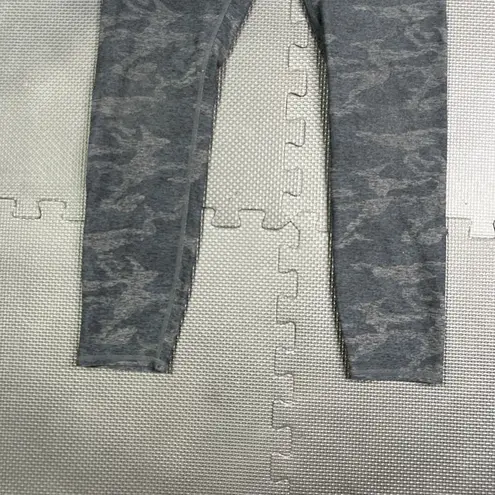 Vuori Women's Daily Legging Black Camo High Rise Stretch Yoga Pants Size Small