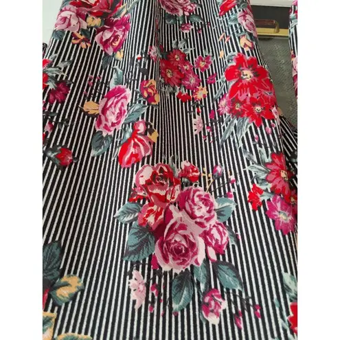 Hot Kiss Size 1X Womens Red Roses With Black & White Side Tie Ruffled Blouse