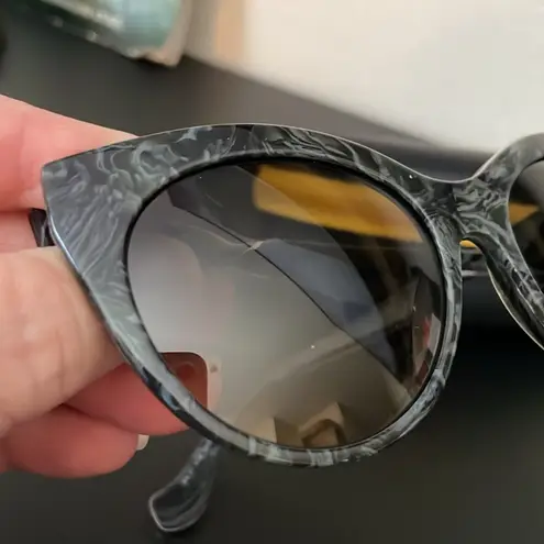 Balenciaga Marbled Cat Eye Sunglasses with case Black