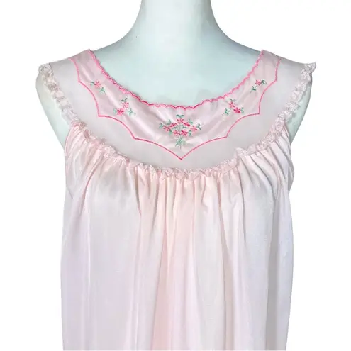 Vintage 70s Cottagecore Pastel Pink Nightgown. S/M. Embroidered Floral Grandma Size M