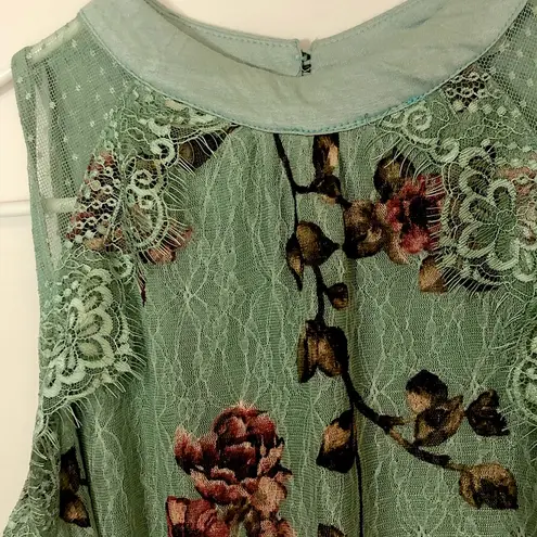 Coco + Jaimeson Lace floral airy tank top