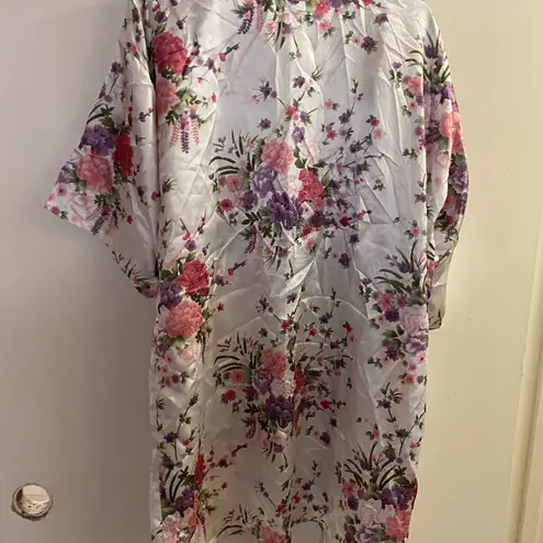 Womens Satin Kimono Sleep Robe M 40” White W/ Pink Purple Floral Flowers Size M