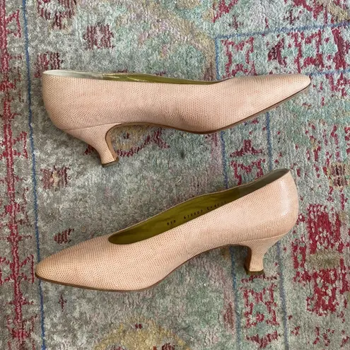 VINTAGE 80s 90s Bruno Magli Peach Pink Embossed Leather Pump Sz 10 Made in Italy