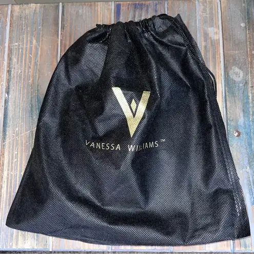 VANESSA WILLIAMS Off White Lush Zip Pouch. NWT