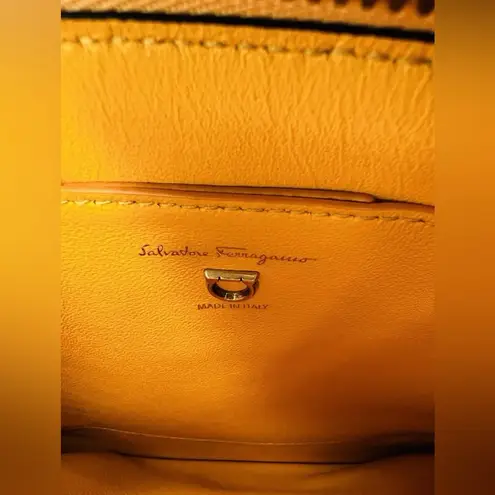 Salvatore Ferragamo 21L013 Trifolio Gancini Logo Leather Crossbody Shoulder Bag