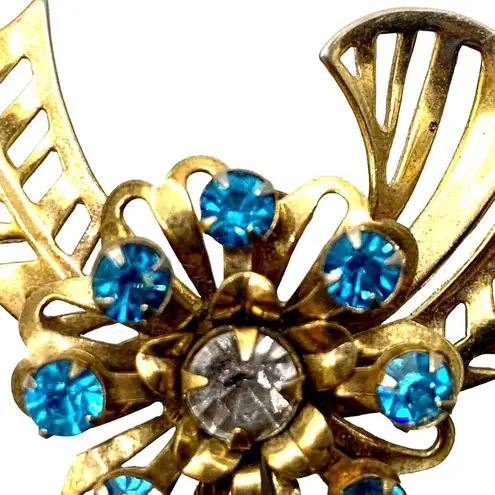 Vintage Blue  Faceted Flower Gold Tone Fashion Brooch Pin Open Work Round Stones