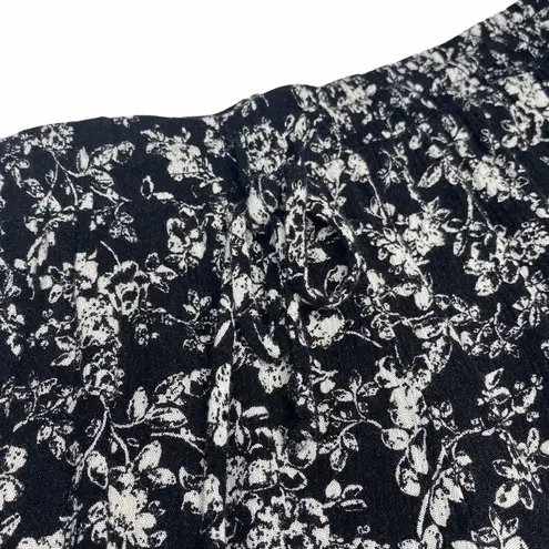 Full Tilt ꕥ Floral Window Pane Lace Trim Short ꕥ Black with White Print ꕥ Size M