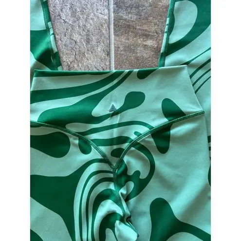 Vitality X Cosmopolitan Ascend Pant Botanical Green
Size Small Green