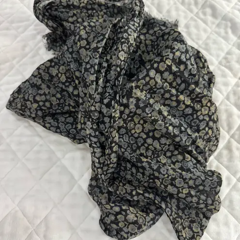 Elegant Floral Blue Beige and Cream Wrap