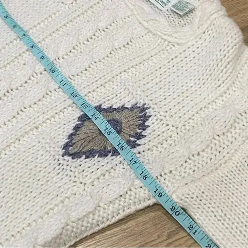 VINTAGE 80s SHENANIGANS Women’s White Sweater Hand Knitted Flower Design Small