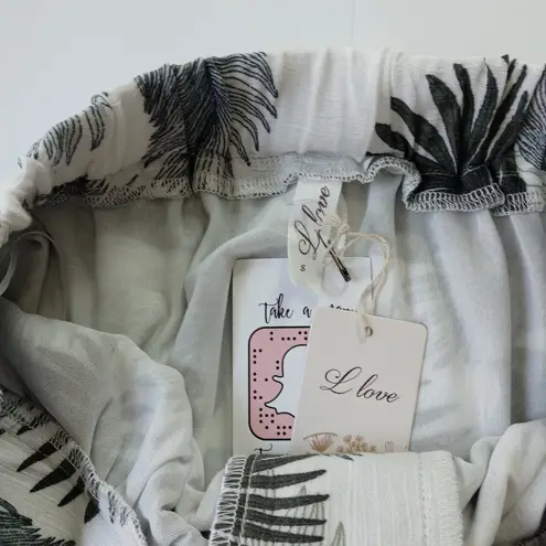 Adeline Summer Short Size Small Green