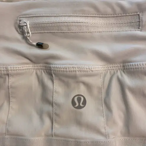 Lululemon  Skorts size 6 good condition color off white with back ruffles - Image 4